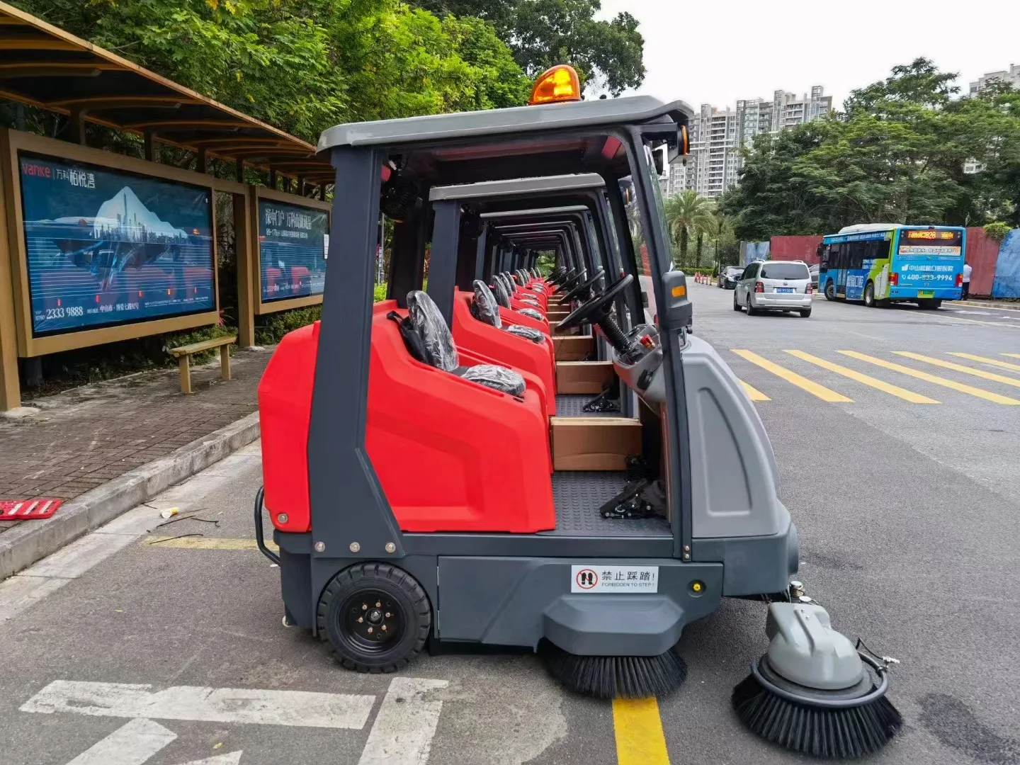 Electric Street Sweeper Road Sweeper Hagao Driving Electric Sweeper B2100R China Germany Plastic Provided High Pressure Cleaner