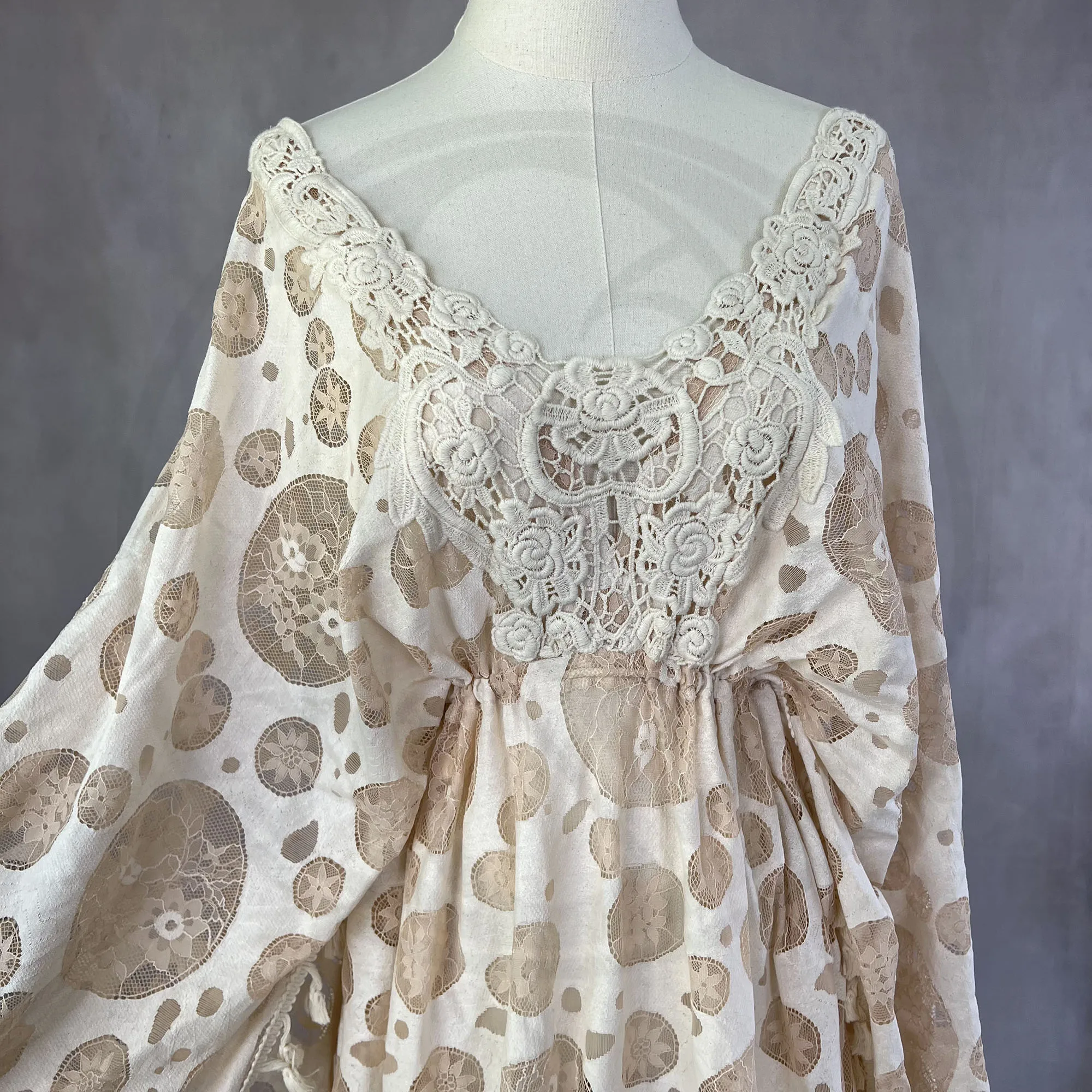 Don&Judy Boho Vintage Wedding Dresses Bride Vestidos De Noiva Lace Appliques Tassels With Cape Bohemian Party Evening Beach Gown