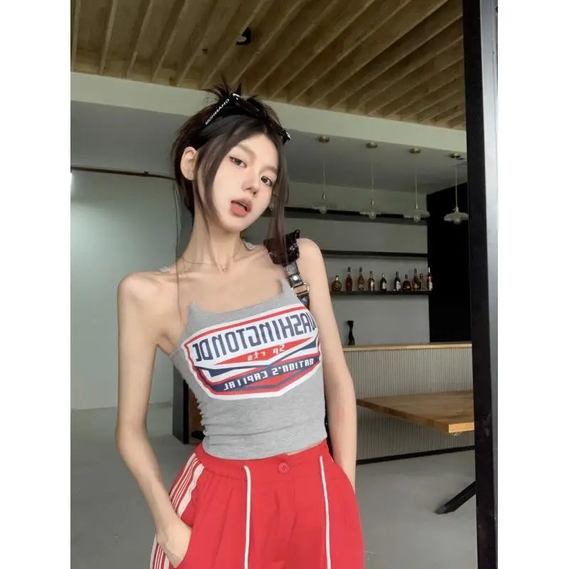 فتاة حارة مع سترة صغيرة، بلوزة قصيرة أنيقة للتنحيف والصيف للنساء