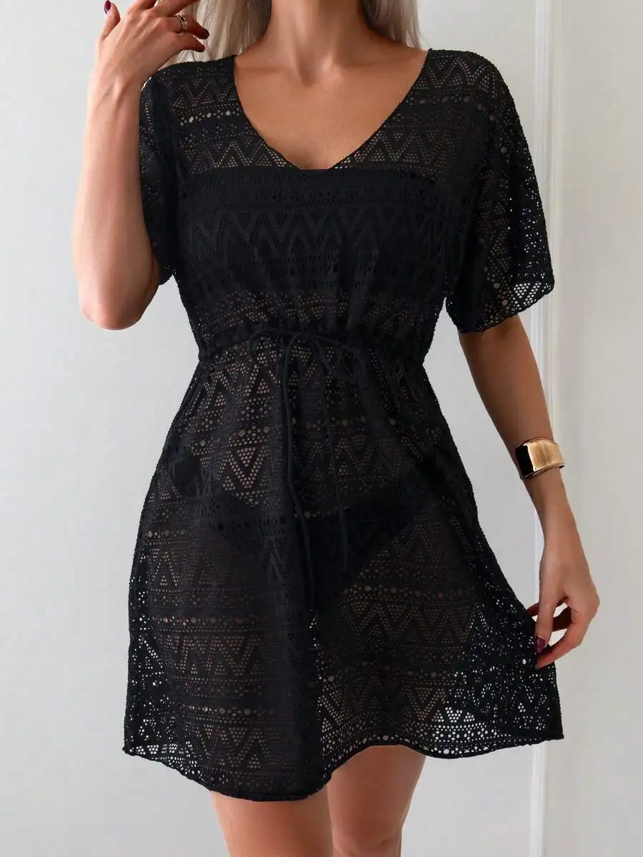 

Черное кружевное платье с вырезами и завязками на талии, летнее