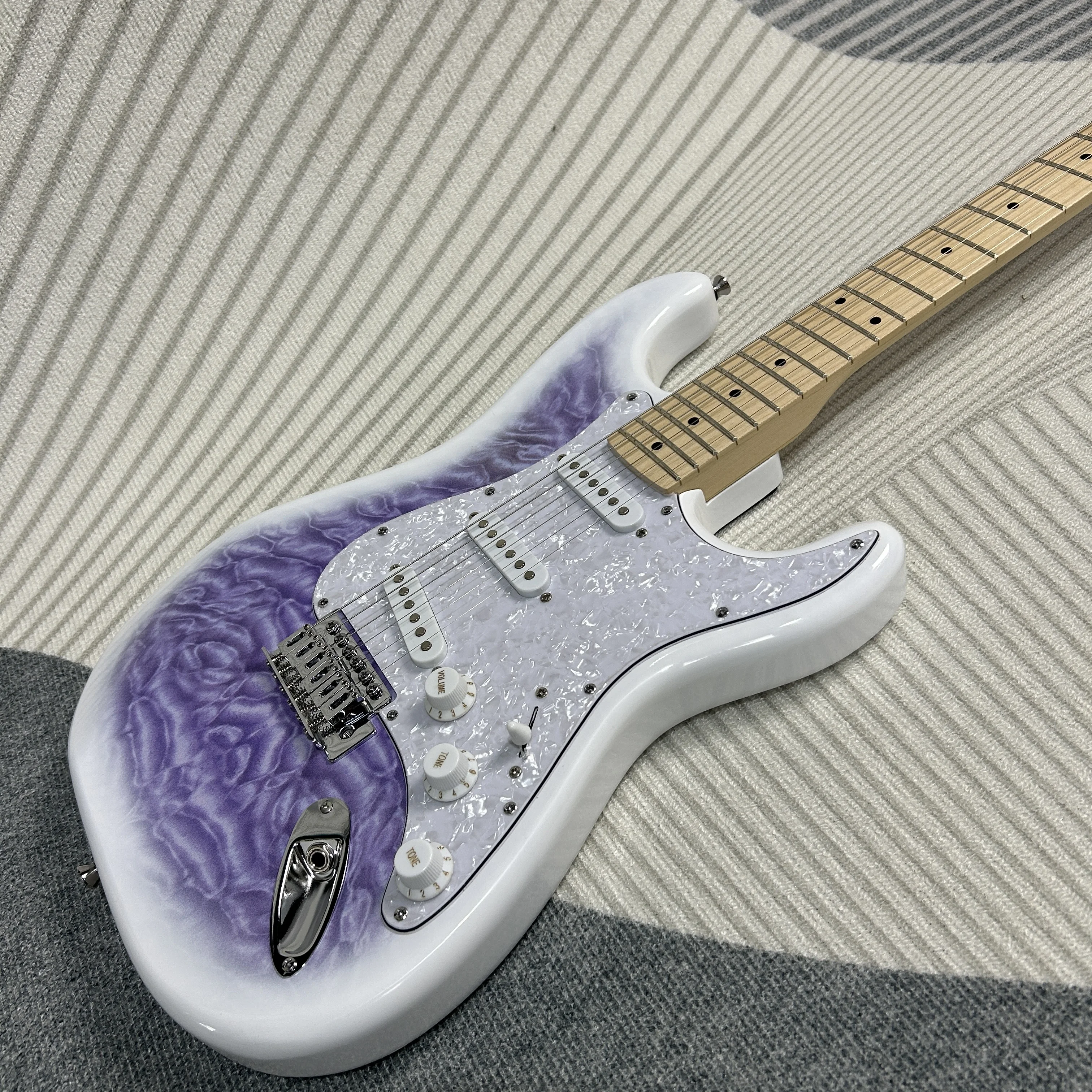กีตาร์ไฟฟ้า Gleeson St รุ่น Hot Sale สีขาวและม่วงลายไม้ฟลาม คอเมเปิล ตัวไม้มะฮอกกานี