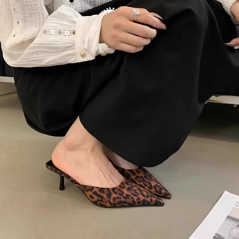 2025 المألوف تنوعا ربيع جديد ليوبارد طباعة شبشب نسائي أشار تو رقيقة منخفضة الكعب صندل أحذية السيدات Жensarska schoimpin #2