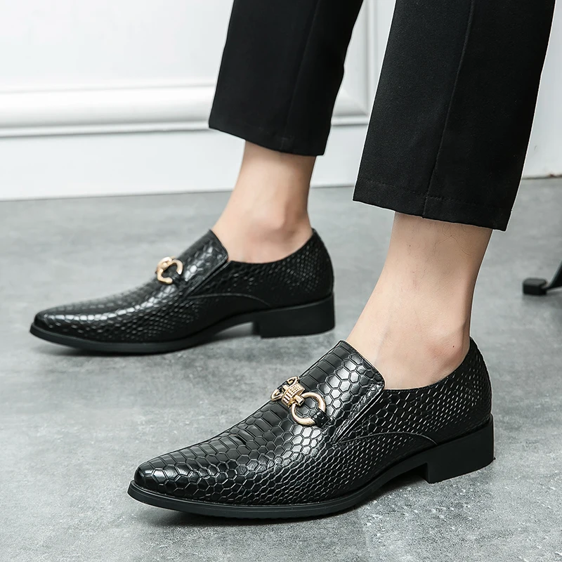 Fashion Brand Snake Skin Pattern Design Luxury High-quality Decorative Buckle Men Shoe Comfortable Bright Pointed Surface Loafer
