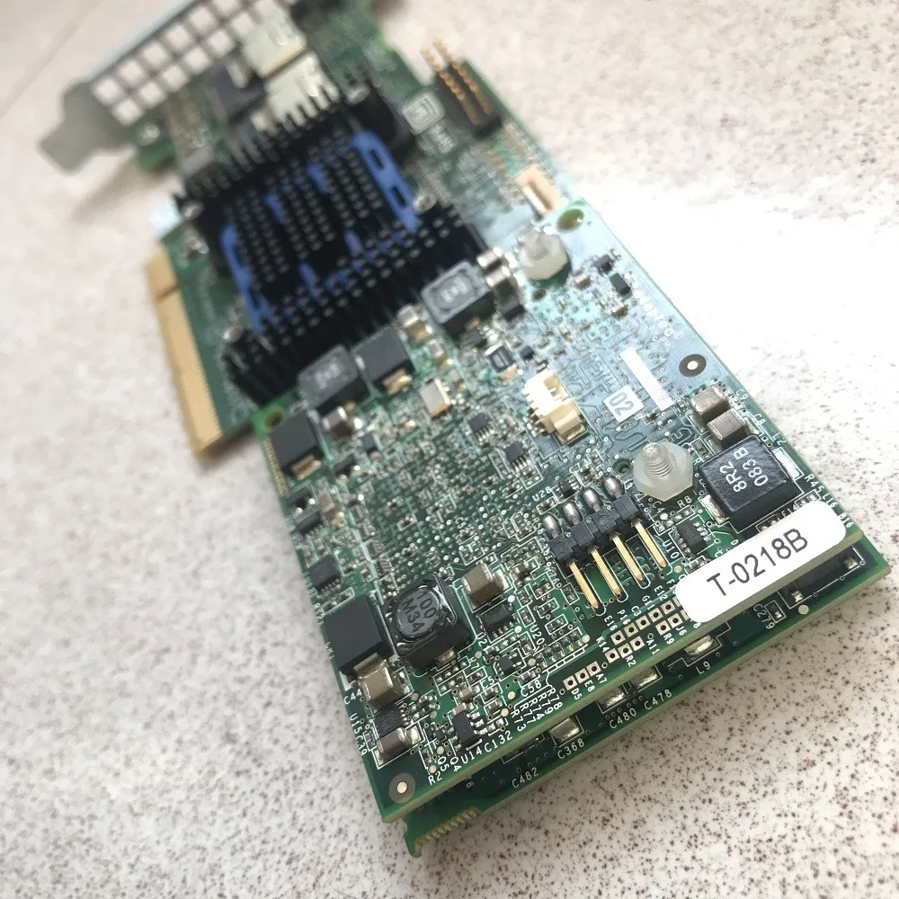 Contrôleur Raid Adaptec ASR-6805T 8 Ports PCIE2 x8 512 Mo + AFM-600CC 2 pièces 8087