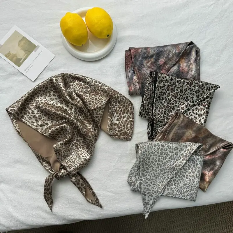 

Spicy Leopard-Print Triangle Scarf for Women: A Stylish, Retro, and Versatile Scarf That Pairs Perfectly with Jeans and Skirts