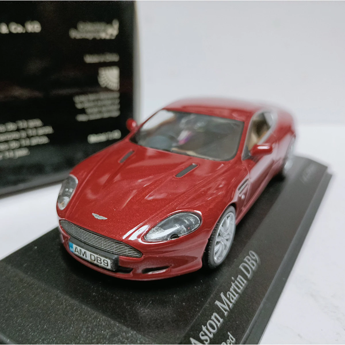 Modèle de voiture de sport Aston Martin DB9 2003 en alliage moulé sous pression à l'échelle 1:43, jouet classique, souvenir, cadeau pour adulte, exposition statique