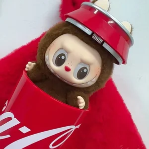 100 % otantik, Canavarlar Coca-Cola Serisi Vinil karşısında Bebek Labubu Şekil anahtarlık Kolye Dekorasyon için bir Masa Bu Noel En çok satılan 12 coca-cola anahtarlık-8 numara