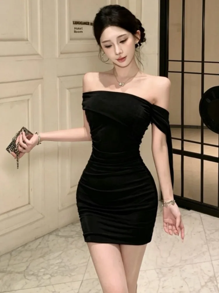 

Elegant Black One-Shoulder Bodycon Dress Women's 2026 New Waist-Cinching Slimming Short Skirt Casual Summer Pure Desire