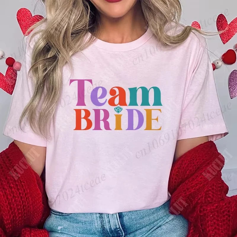 Team Bride Bridesmaid T-shirt Finger Wedding Ring Graphic Tees Bridal Shower Engaged Tshirt Women Bachelorette Hen Party Tops