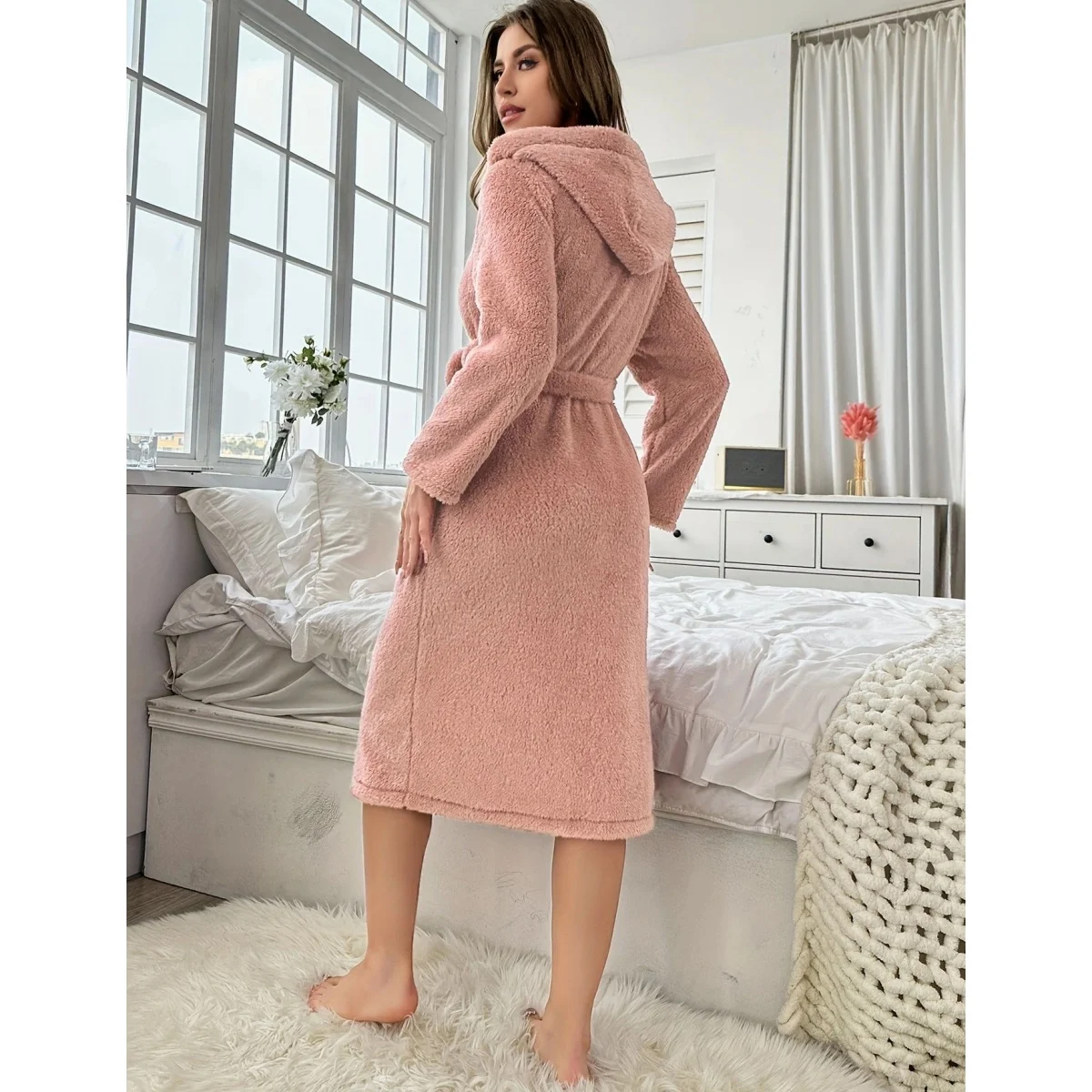 Solid colored polyester fiber comfortable, breathable, simple hooded nightgown