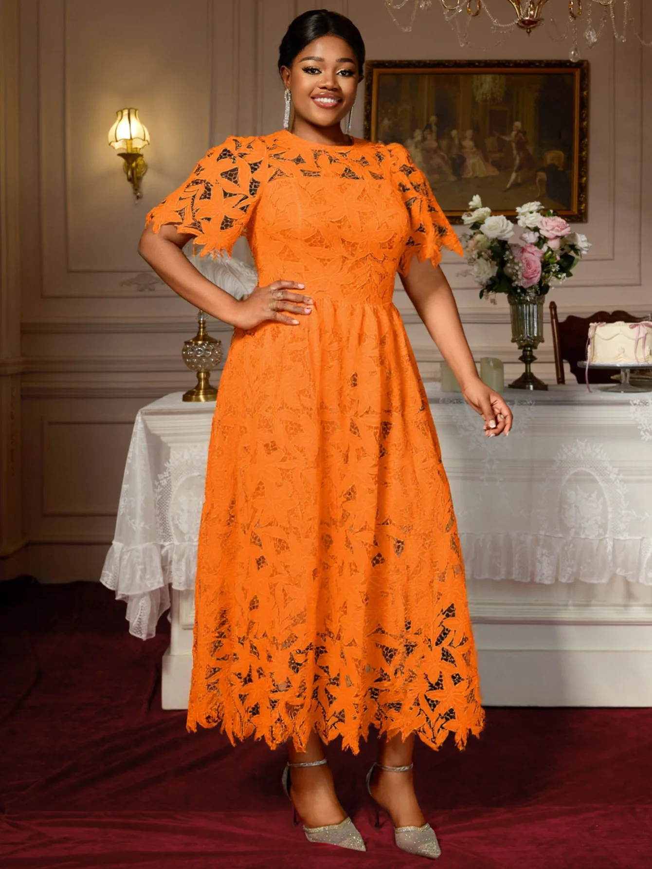 Übergröße Damenkleid mit Rundhalsausschnitt und Spitzenbesatz, Elegantes Mittellanges Kleid mit Taillierung für Festliche Anlässe – Detail 14