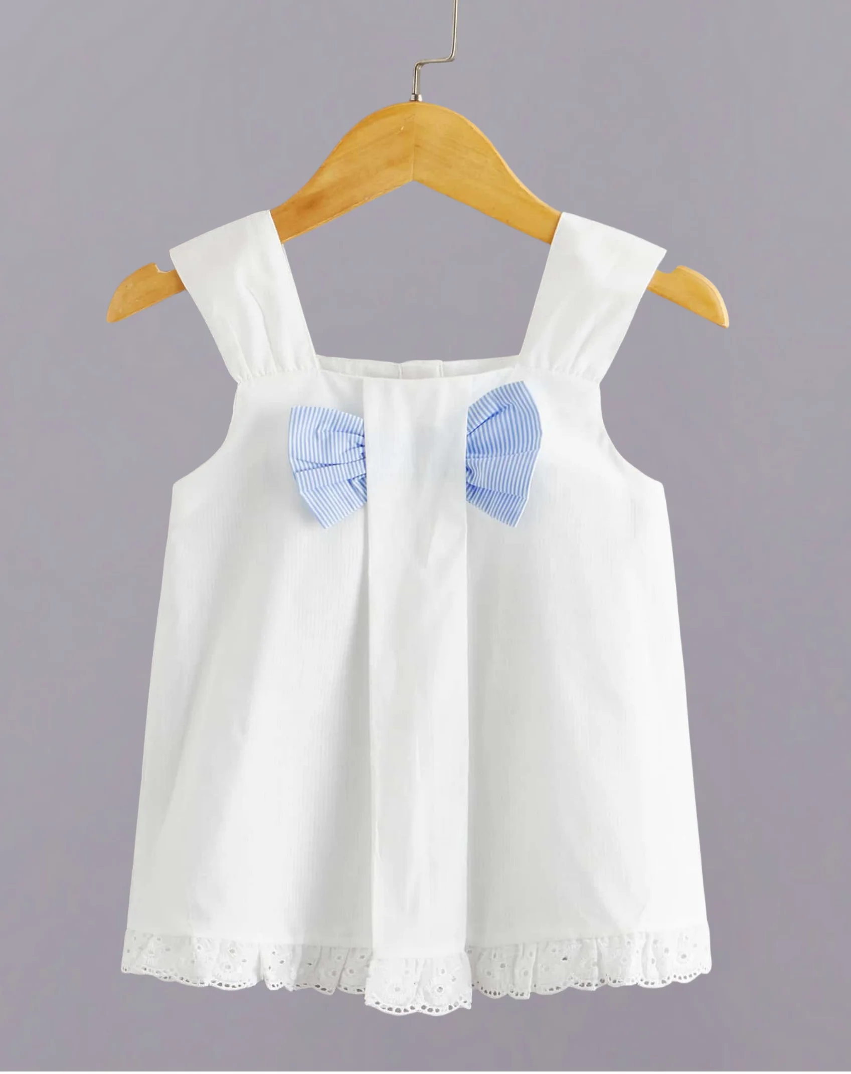 

Милая и милая однобортная дышащая удобная тонкая рубашка в западном стиле с лямкой на шее и бантом в синюю полоску для девочек