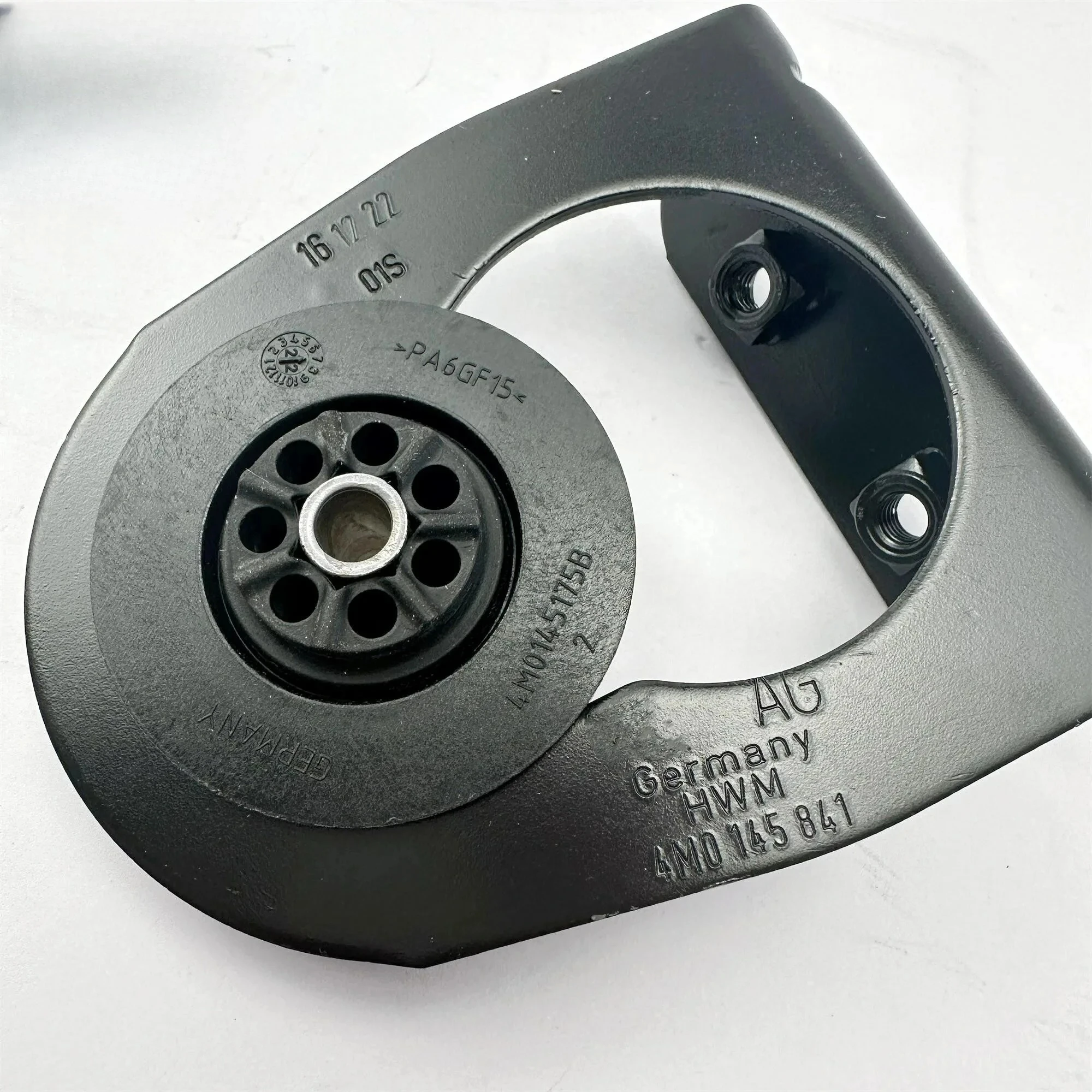 

Кронштейн 4M0145841, совместимый с Q7, Q8, RSQ8, 4M0145175B, 4M0145842, PAB14517500