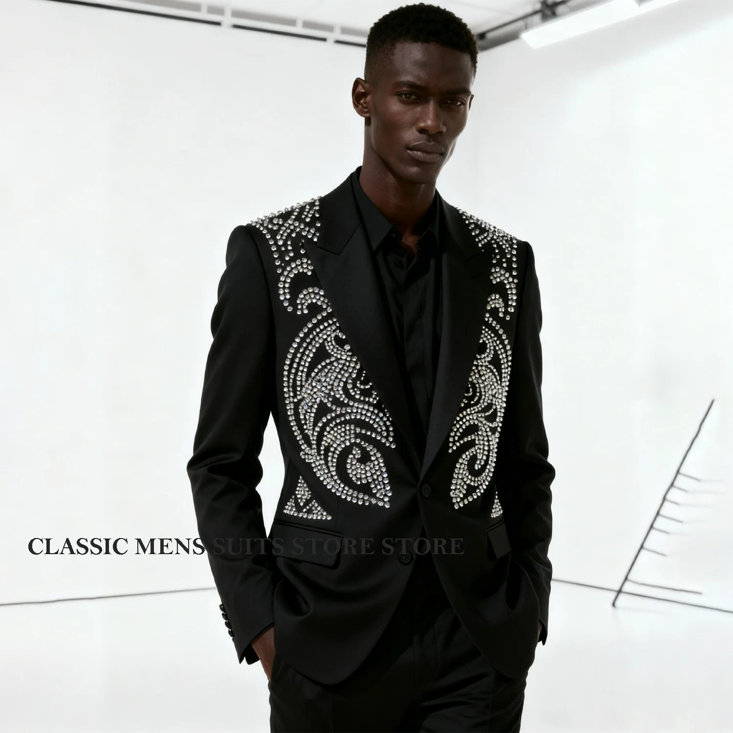 

Роскошный индивидуальный стиль пальто, мужской костюм, комплект из 2 предметов, мужские пиджаки для жениха, со стразами и бисером, с остроконечными лацканами, Ropa hombre, свадебные смокинги