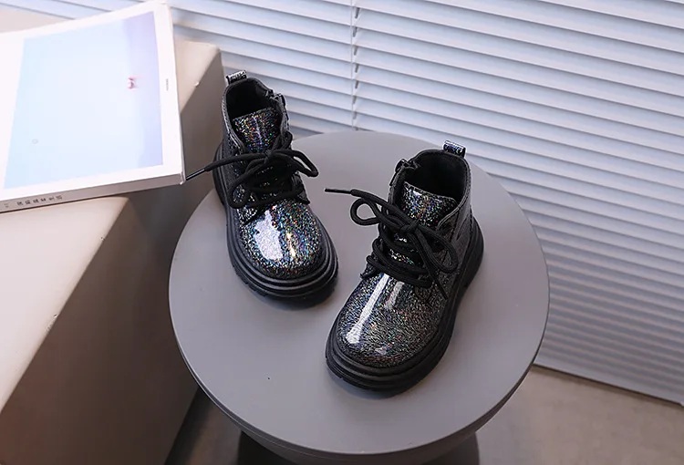 2026 Neue Winter-Kurzstiefel für Mädchen, Kinderstiefel im britischen Stil, weiche Sohle, leichte Stiefel, knöchelhoch, Unisex-Jungenstiefel, Größe 21-30 – Detail 5