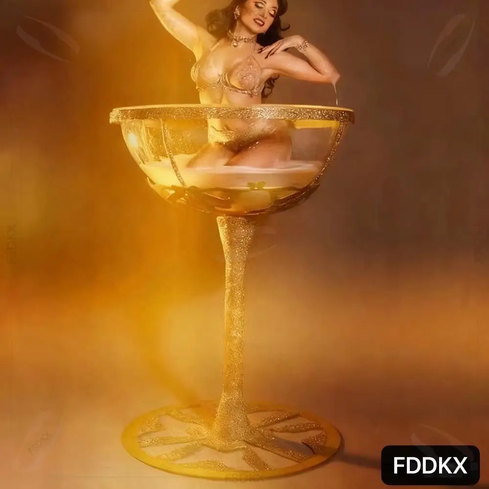 Large Acrylic Metal Martini Cup-Shaped Bathtub Glorifier Waterproof Bottle Presenter for New Year Ramadan Parties Nightclub