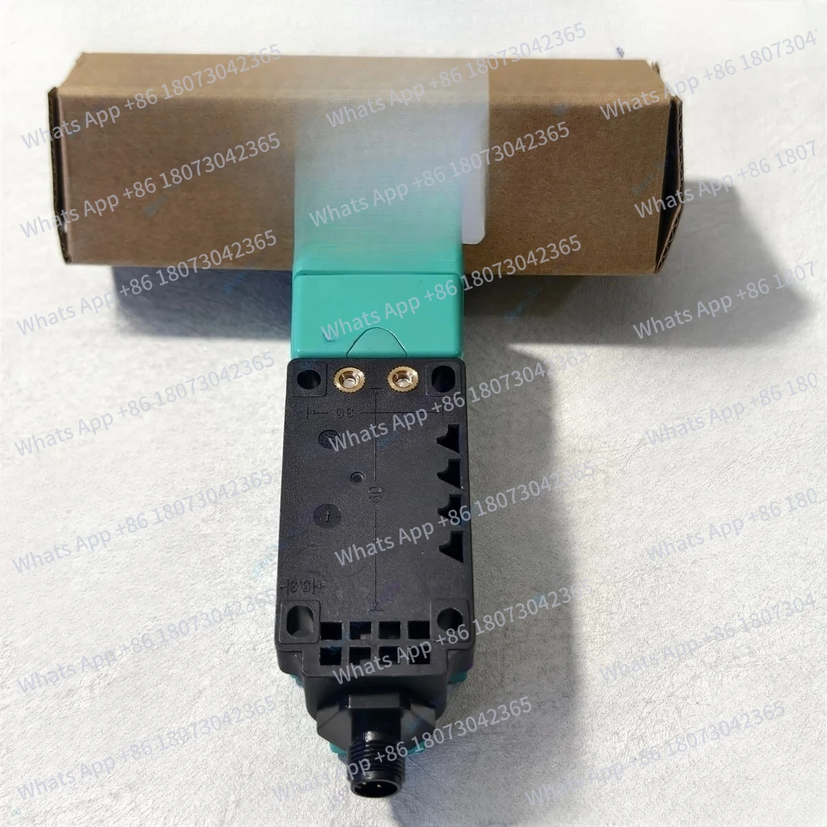 

NBB20-U1-A2-T-V1 or NBB20-U1-A0-T-V1 Inductive Proximity Switch Sensor New High-Quality
