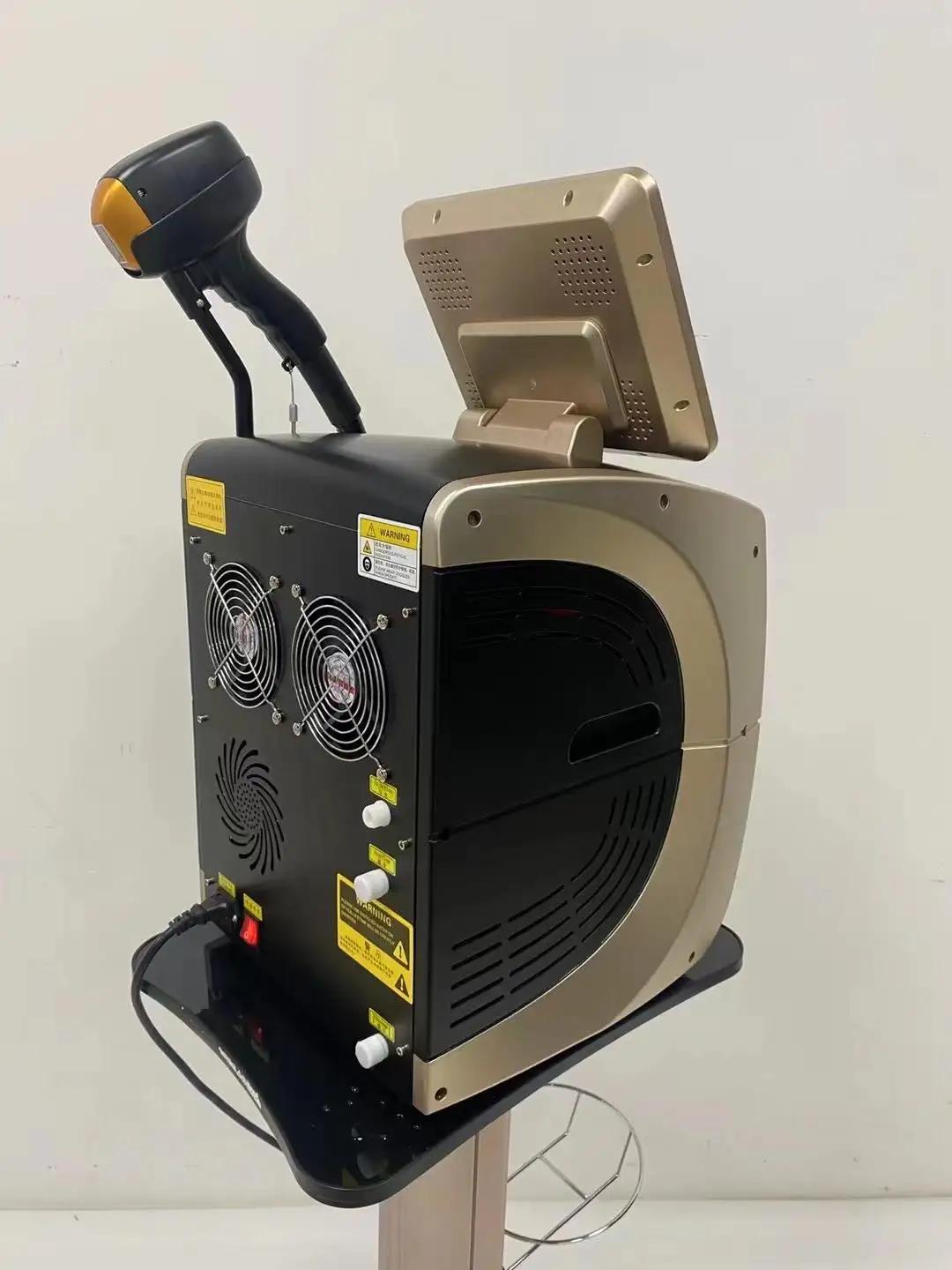 

Новейшее устройство для лазерной эпиляции с диодом ND: YAG — тройная длина волны, мощность 3500 Вт, безболезненное и постоянное, 755 нм + 808 нм + 1064 нм