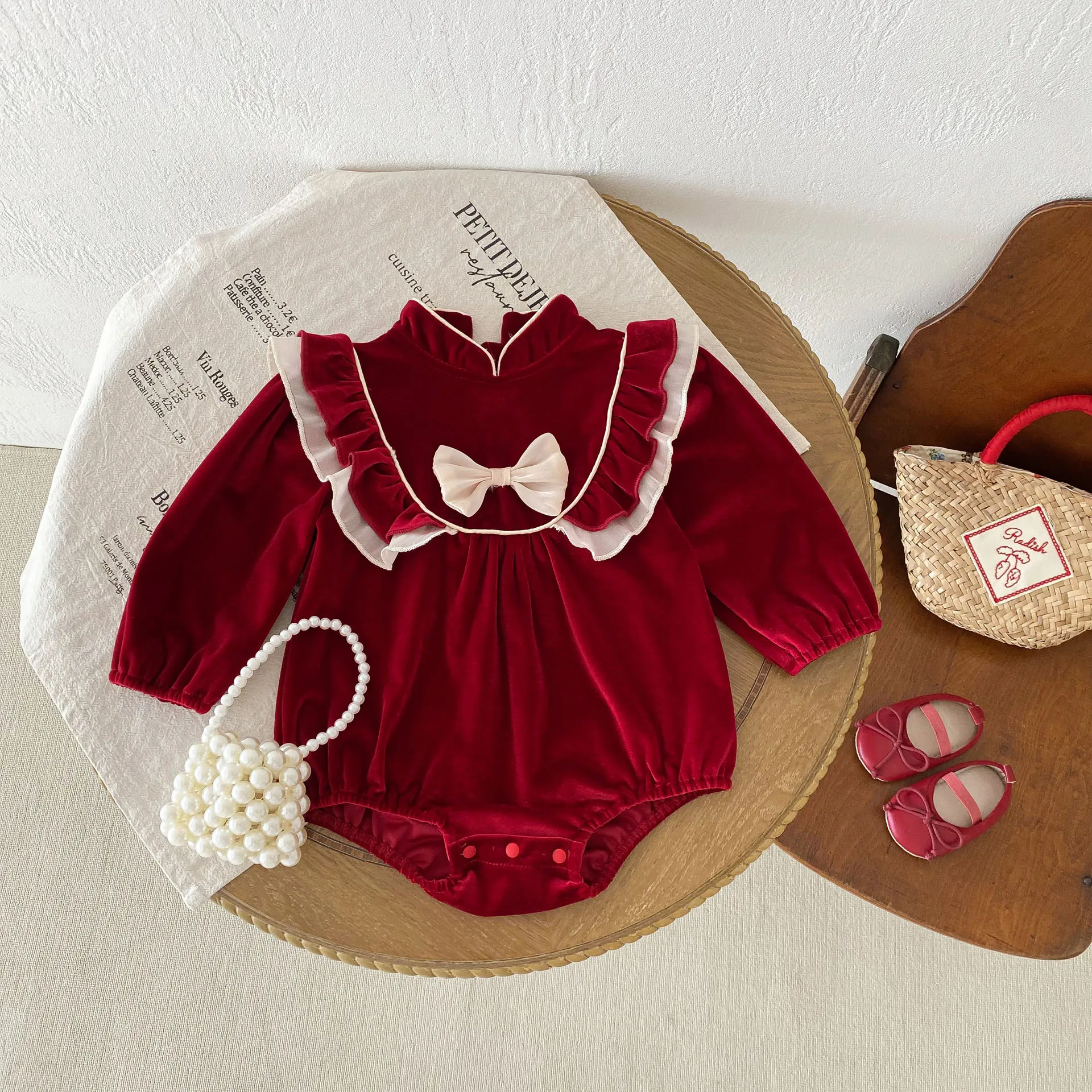 ملابس داخلية للفتيات لربيع وخريف 2026 لحديثي الولادة من قطعة واحدة بأكمام طويلة ملابس أطفال للعام الجديد