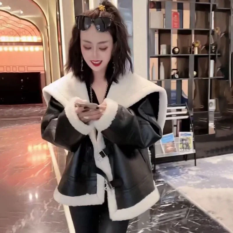 Women's Autumn Winter Biker Jacket Loose Warm Short Coat with Large Lapel Fashionable Lamb Wool Overcoat for 2026