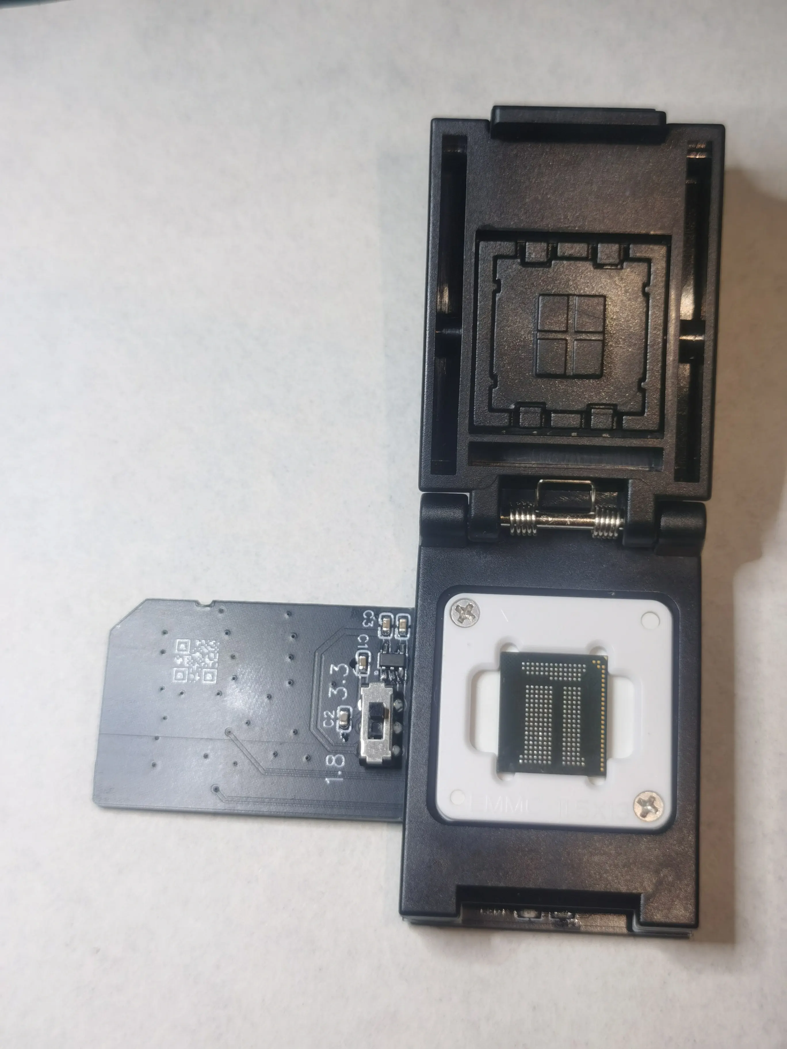

EMMC Adapter, BGA153/BGA221 to SD Card, Supporting 3.3V and 1.8V Conversion