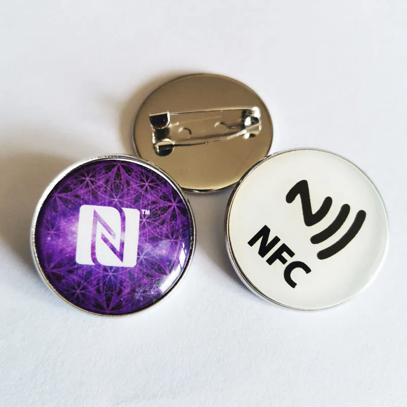 NFC Lapel Pins Epoxy NFC Badge NFC NTAG215 RFID Scannable Programmable