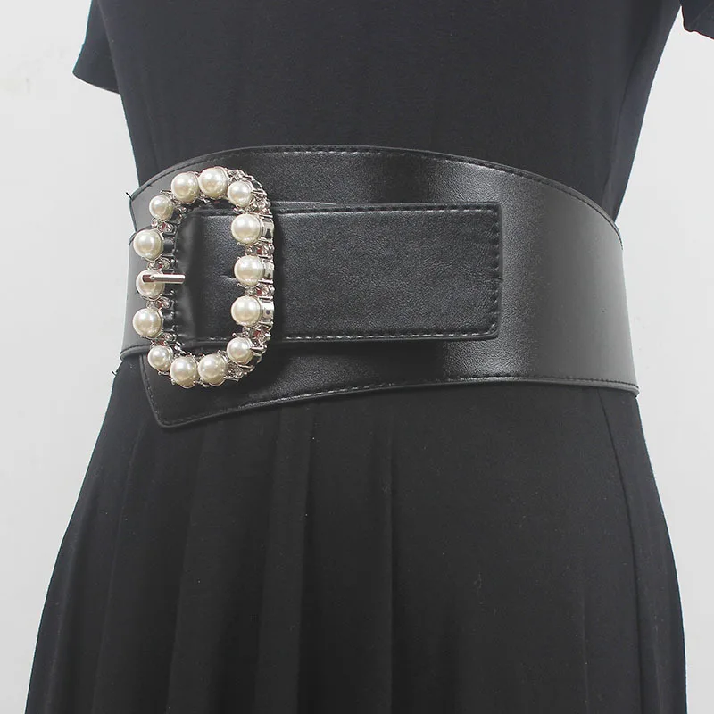 [EAM] Pu Leather White Pearl Buckle Irregular Wide Belt Personality Women New Fashion Tide All-match Spring Autumn 2024 1DH5540