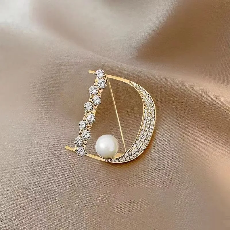 Luxury Brooch For Coat Ornament Korean Fashion Crystal Pearls D Type Letter Buckles Shirt Corner Brooches Decoration Jewelry