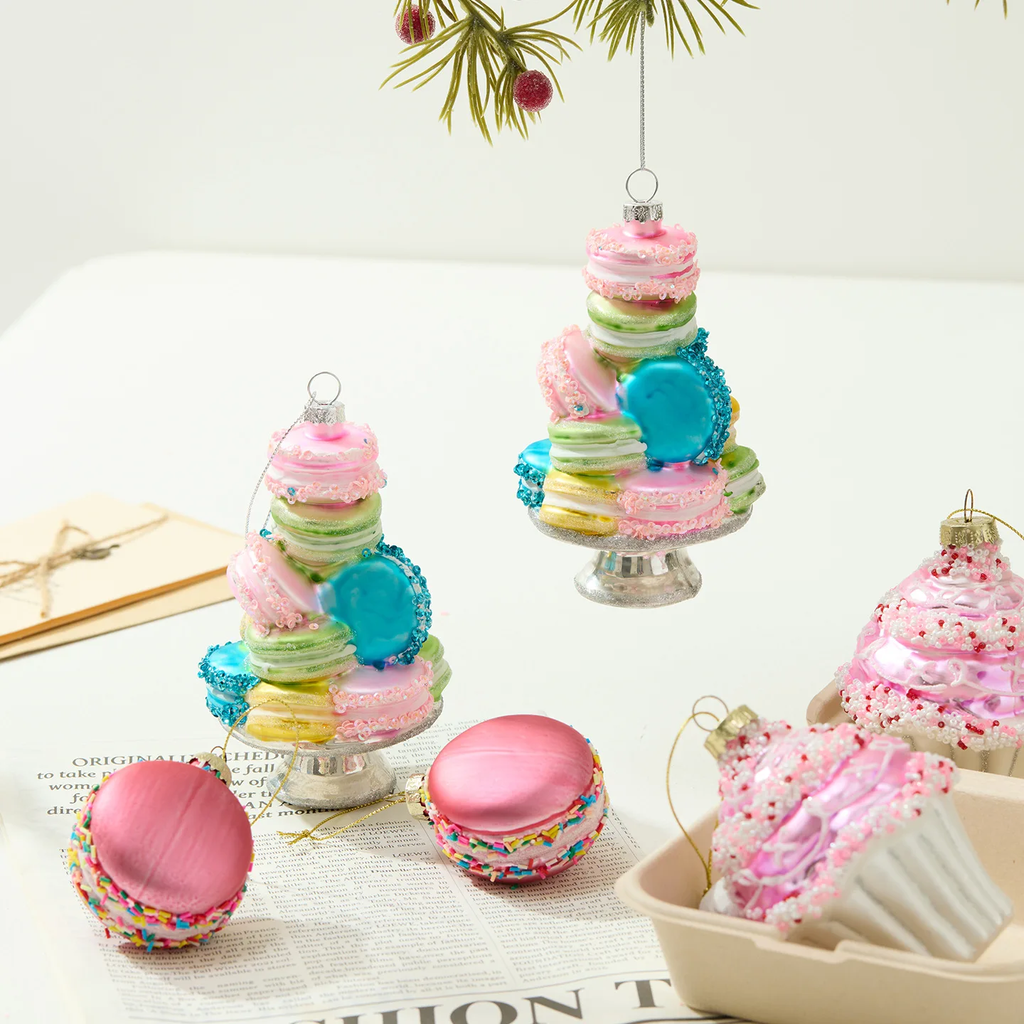 

New Shaped Glass Christmas Ball Christmas Tree Pendant Colorful Macaron Cake Painted Ball Christmas Decorations