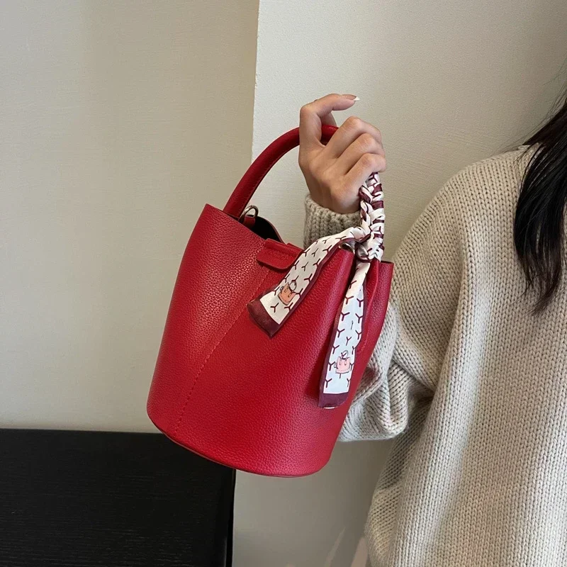 Advanced Western Style Red Wedding Bridal Bag 2024 New Autumn/Winter Versatile Crossbody Bag Handheld Bucket Bag