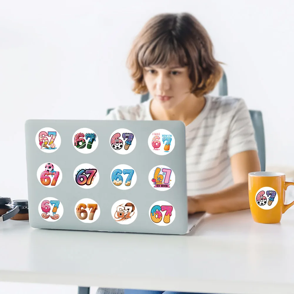 500 Stück/Rolle Sechs-Sieben-Rollen-Aufkleber Graffiti Lustige Anime-Aufkleber DIY Spielzeug Laptop Handy Gepäck Kühlschrank Auto Wasserdicht Kindergeschenke