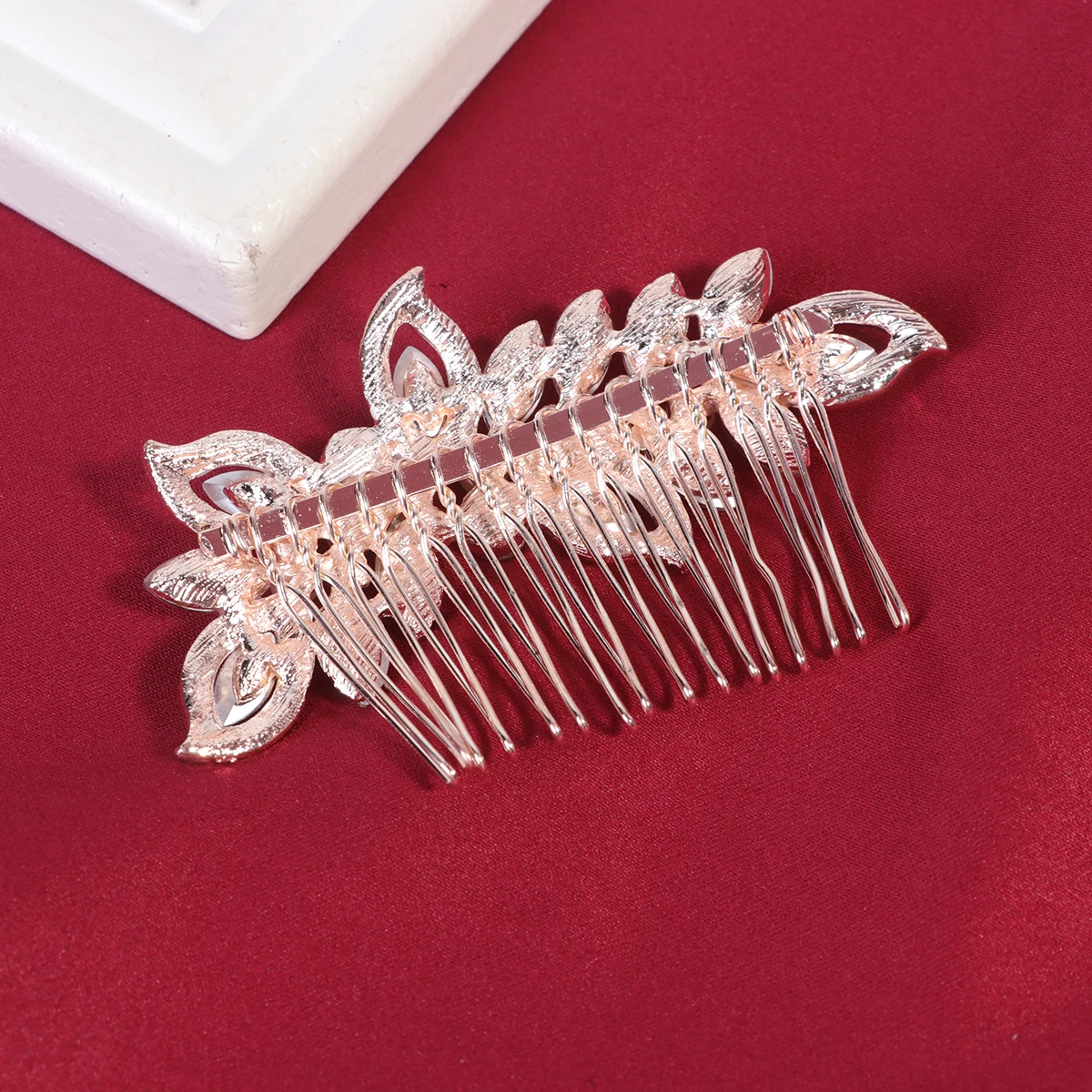 

Luxury Rhinestone Decorated Bridal Hair Comb Elegant Wedding Accessories For Brides Bridesmaids Flower Girls Insert Comb