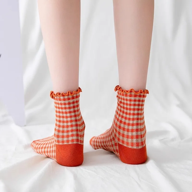 6 Paar Vintage Karierte Spitzen-Mid-Tube-Socken für Mädchen mit Bogenrand, Bunte Niedliche Kurzsocken – Detail 4