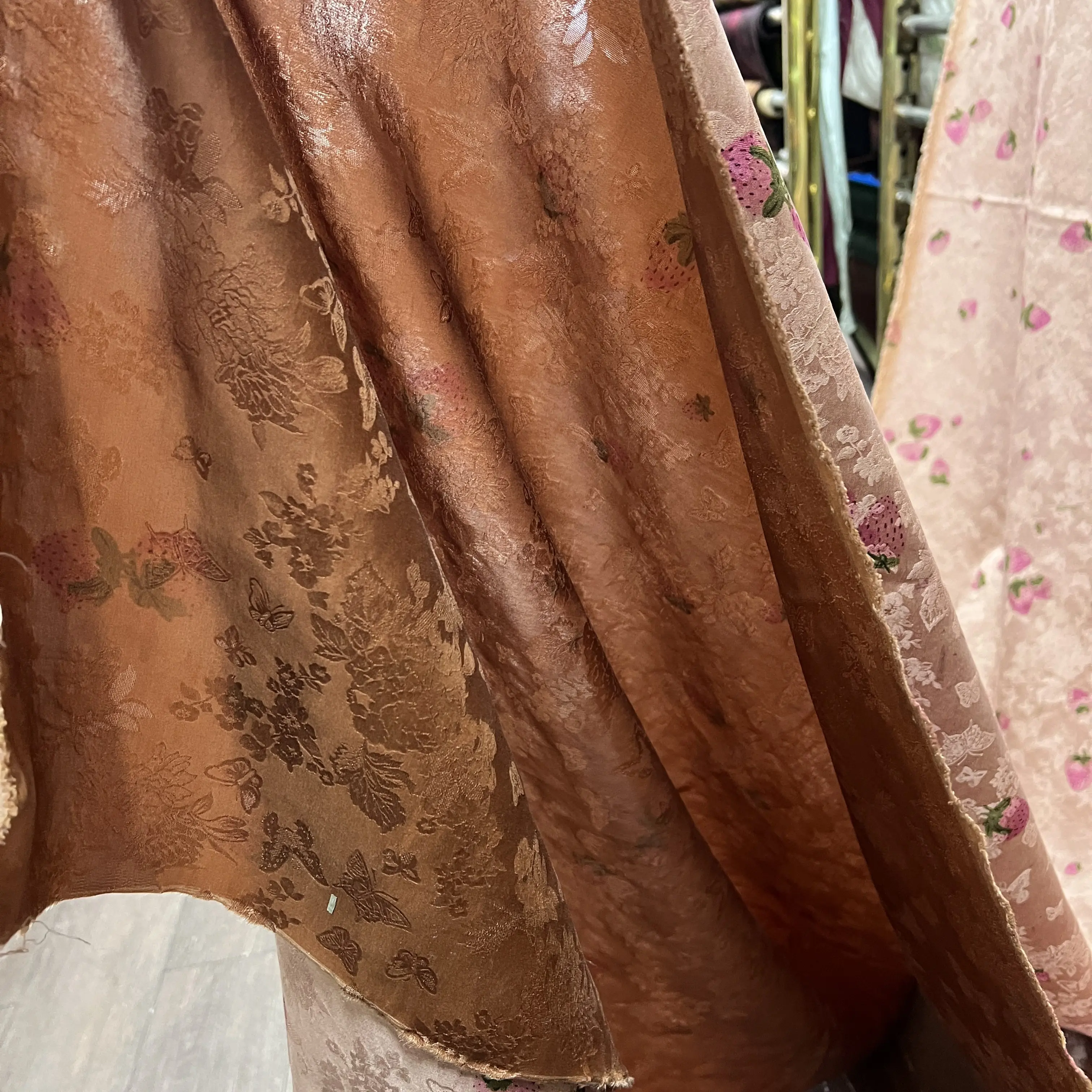 Silk Flower Gambiered Guangdong Silk Cloth Strawberry Jacquard Silk Fabric New Chinese Cheongsam Hanfu Dress Fabric