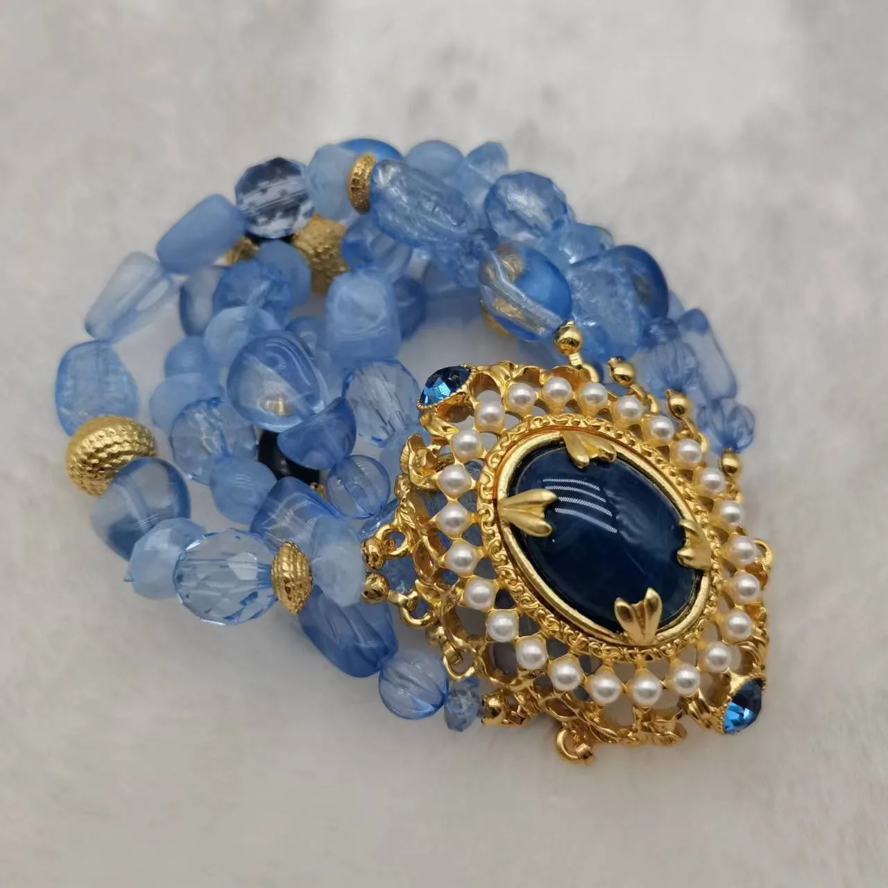 

New Vintage Gem Print Bracelet Middle Resin Blue Pearl Plated with Real Gold