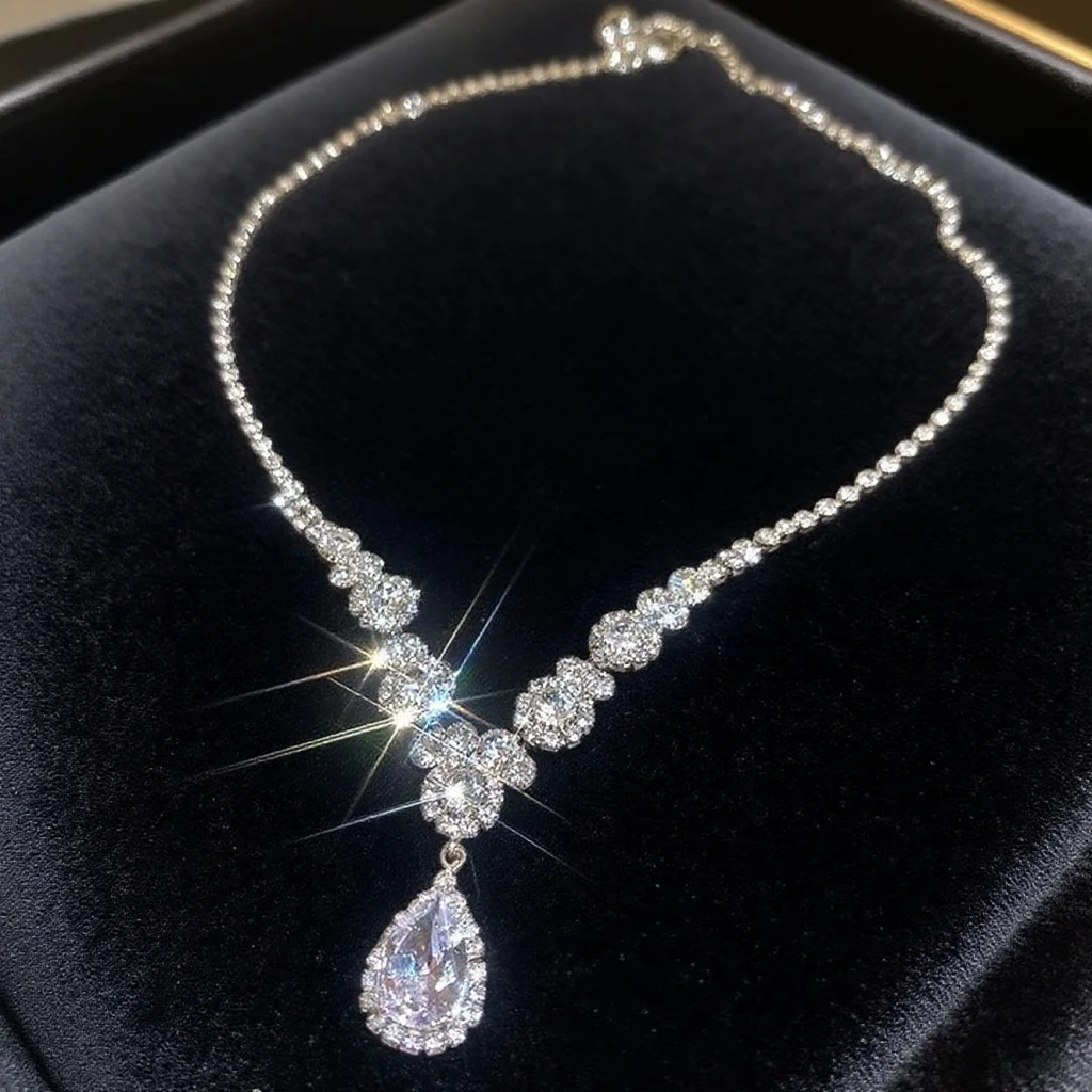 Sparkling water droplet pendant necklace Fashion high-end bridal Rhinestone accessory Wedding Evening Dress Jewelry