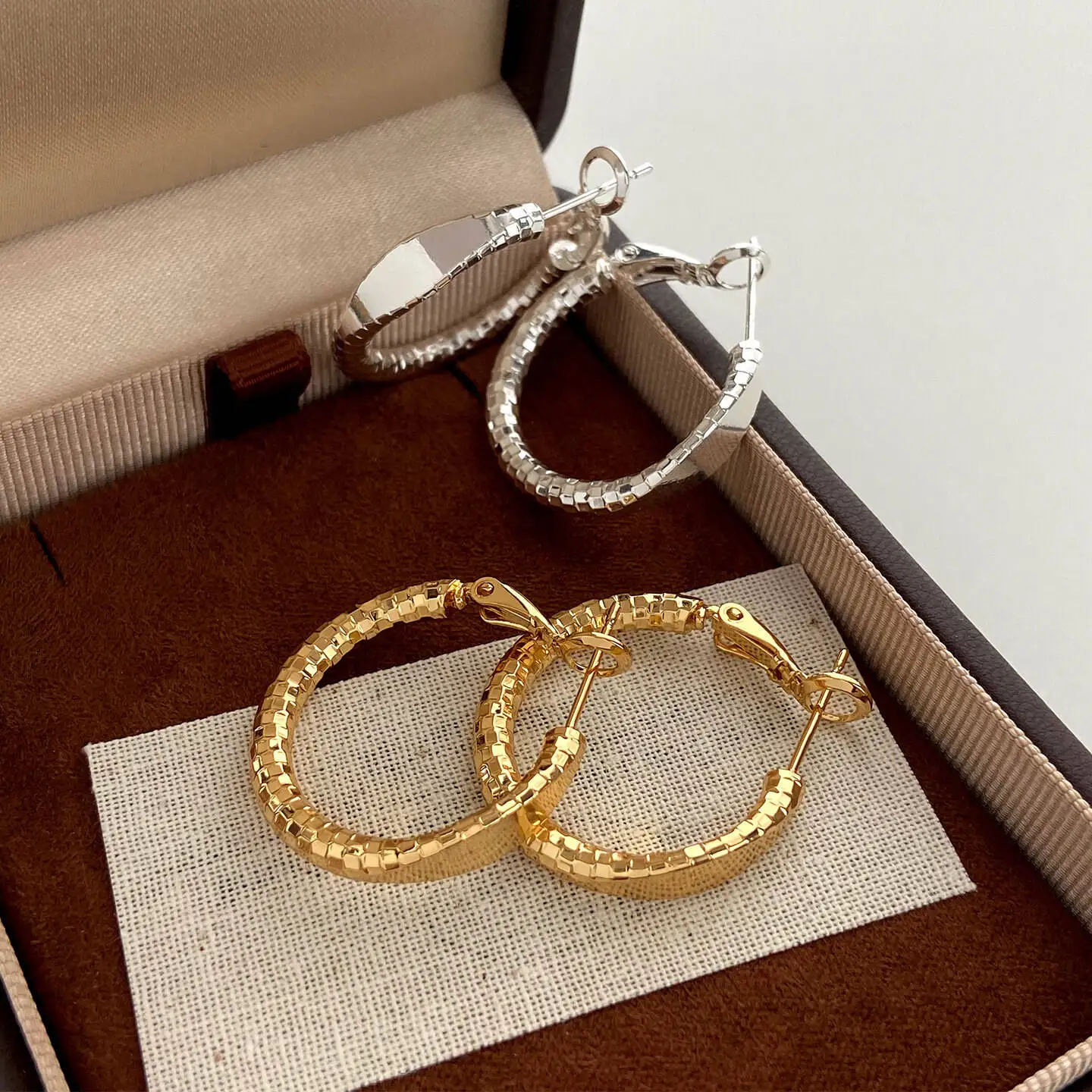 18K Real Gold Plated Metal Round Earrings A New European American Style That Makes The Face Look Smaller Lightweight