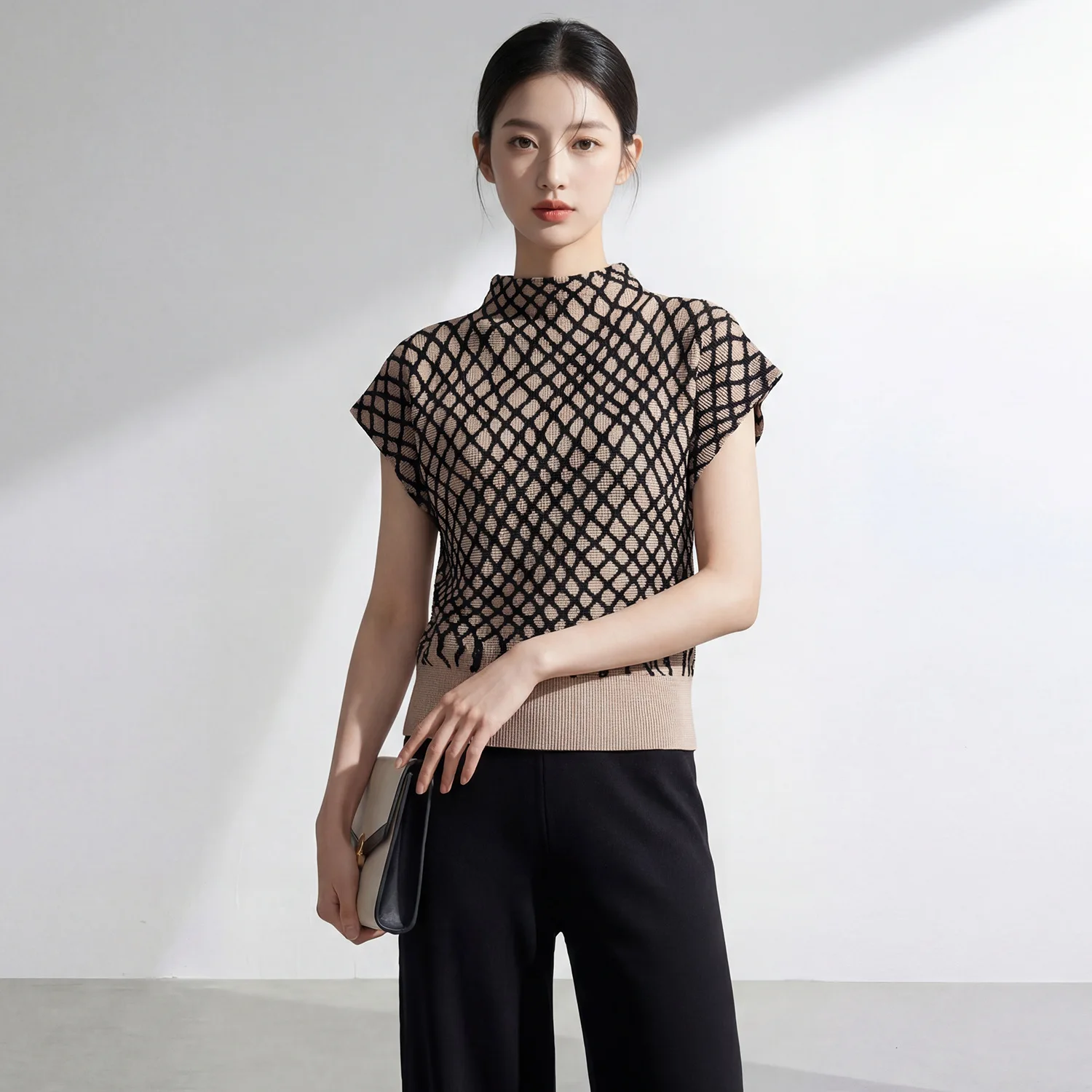 

Miyake Cornrow Top Women's Design Fashionable Half-high Collar Short-sleeved Loose Plaid Printed Versatile T-shirt