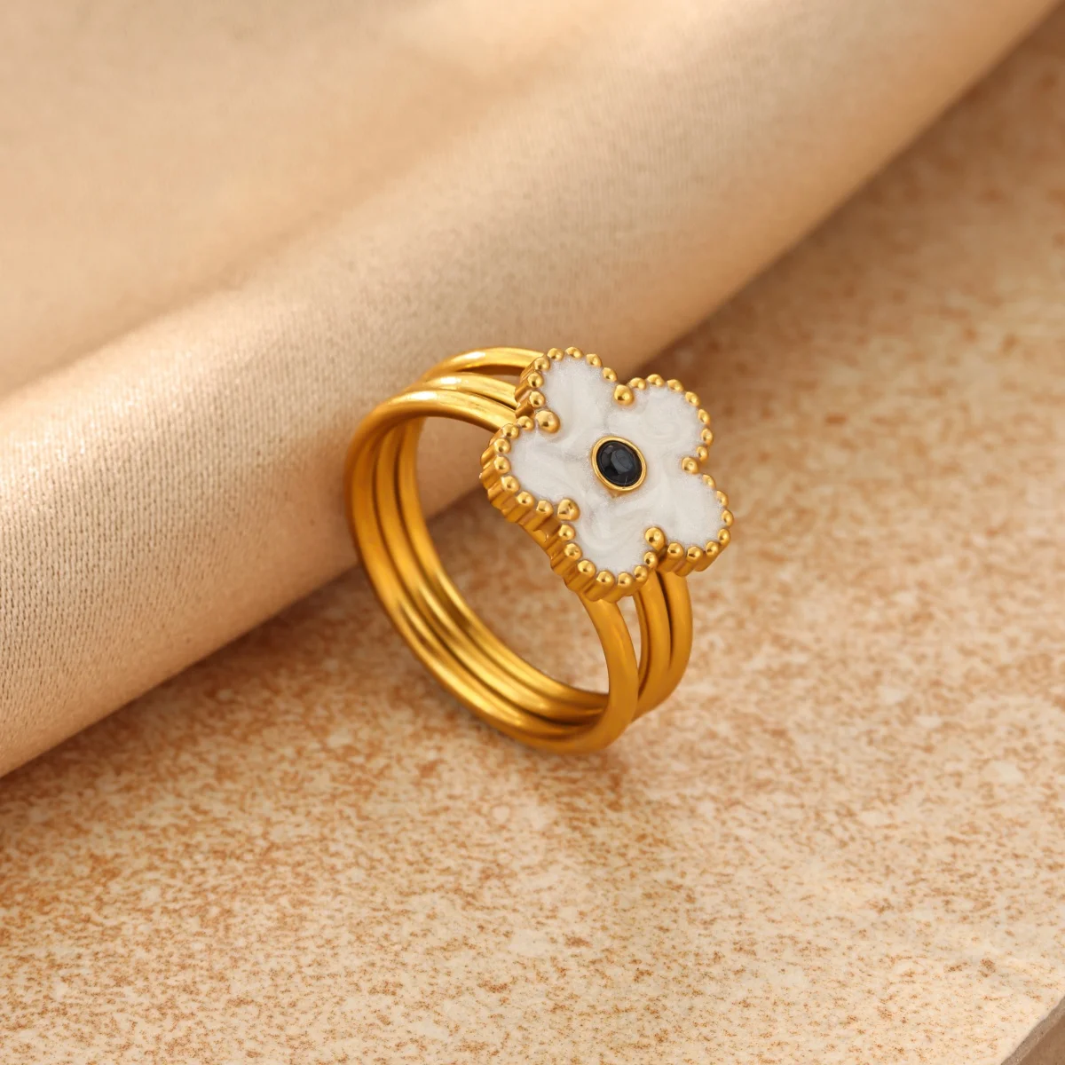 Vintage Weißer Emaille-Blumenring für Damen, Goldfarben, Edelstahl, Mehrschichtiger Gestapelter Ring mit Schwarzer Blume in der Mitte, Statement-Schmuck – Detail 3
