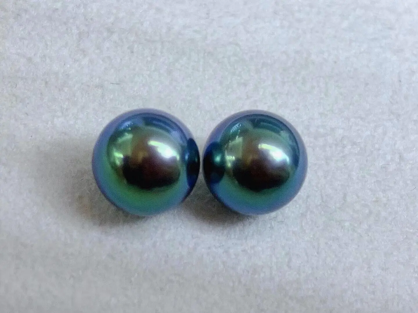 

Amazing AAAAA 7.5-8mm Natural South China Sea Black Pearl Earrings 14k+box