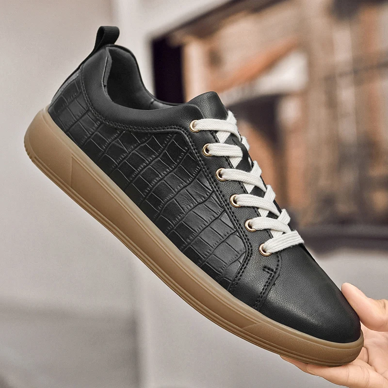 

New Men Casual Sports Vulcanized Shoes Men Lightweight Comfortable Breathable Business Brand Leather Shoes Outdoor Travel Shoes