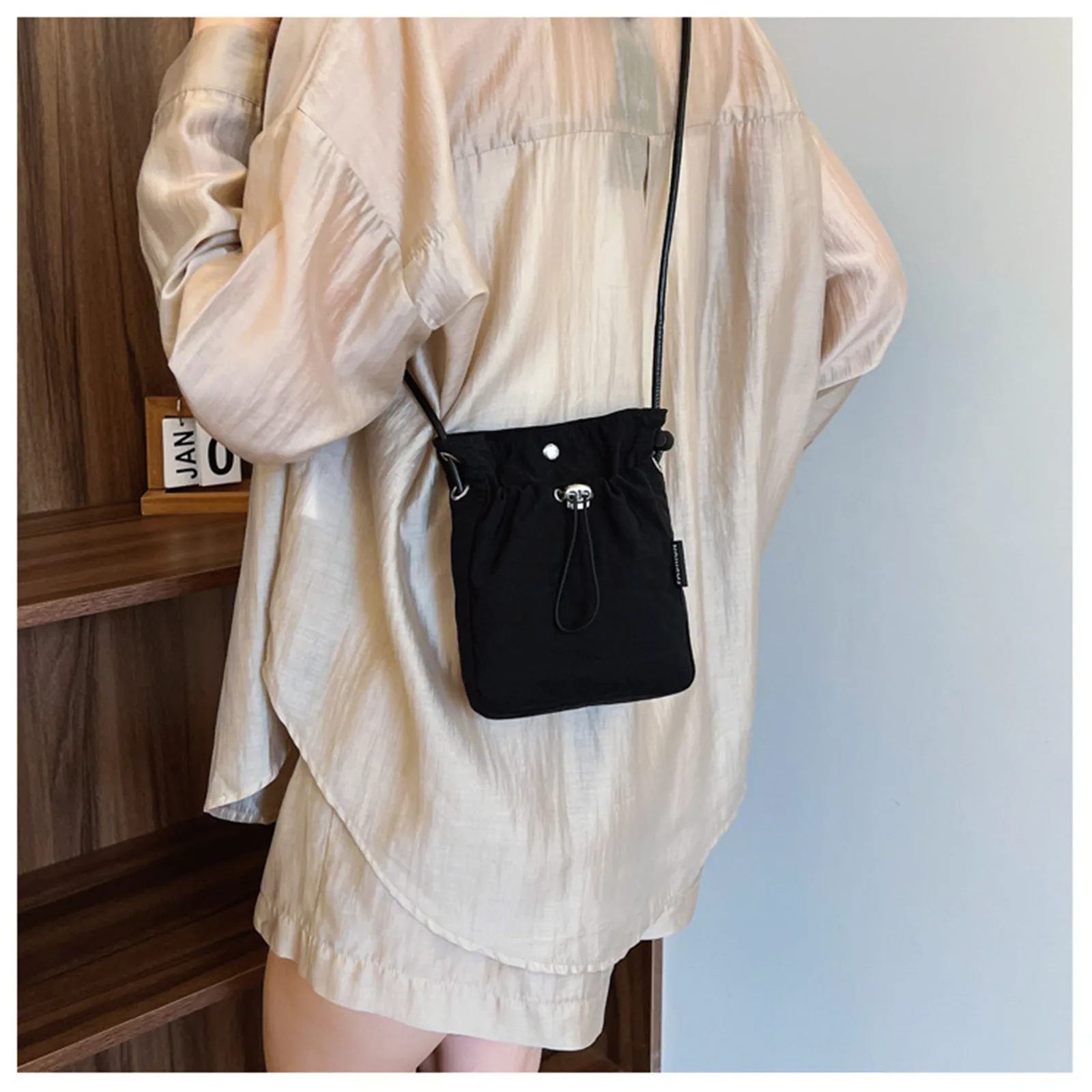 Summer Summer New Small Fabric Bag Women 2024 New Fashion Ins Walking Mobile Phone Bag Lightweight Shoulder Messenger Bag