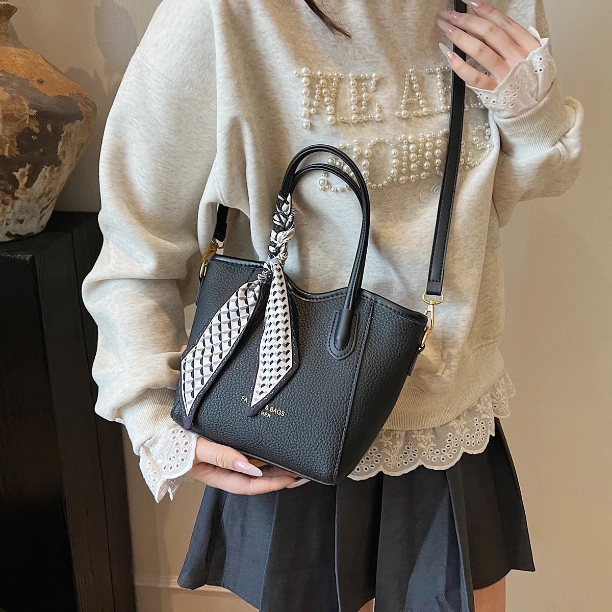 

Новинка 2024, большая женская сумка-тоут, минималистичный кошелек на плечо с регулируемым ремешком, вместительный холщовый покупатель для колледжа и работы