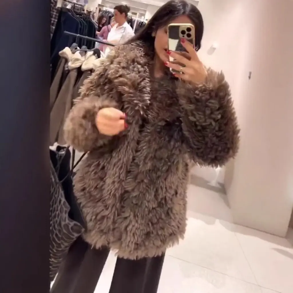 

Women's Thickened Warm Casual Brown Faux Fur Coat Lapel Hook Button Style Winter Outerwear