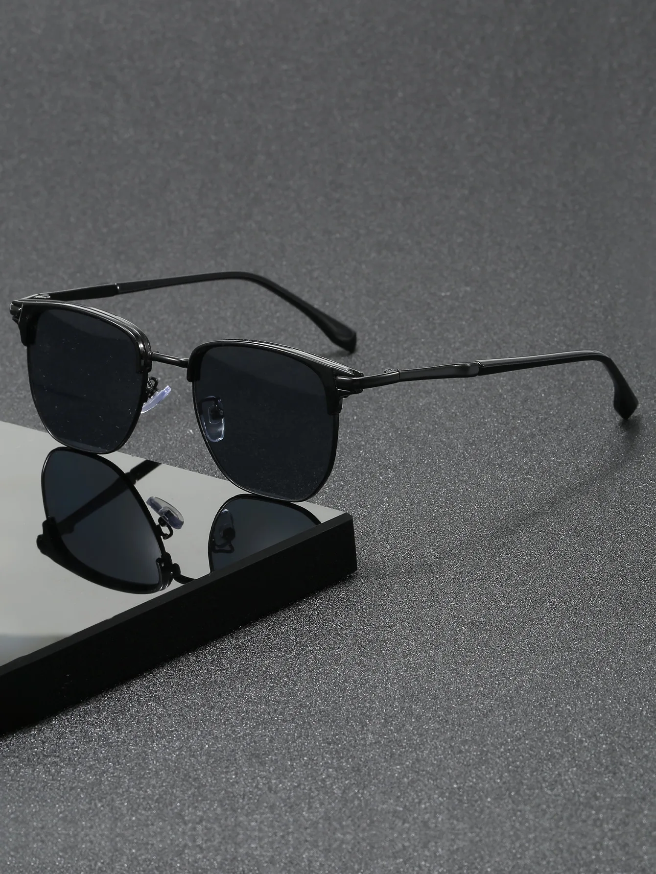 Vintage Square Sunglasses Women Men Rectangle Sun Glasses Female Metal Frame Eyewear Oculos De Sol for Male Female Eyeglasses