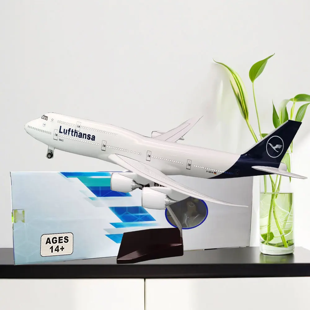 

1/150 Airline 747 Plane Model B747 Lufthansa Airplane Model Light and Wheel Landing Gear Plastic Resin Plane Model Gift