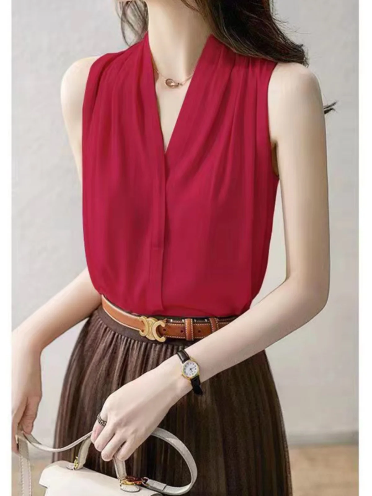 Camiseta sin Mangas de Satén de Acetato de Seda para Mujer, Estilo Veraniego de Alta Gama, Cuello en V, Ajuste Cómodo, Ropa Interior