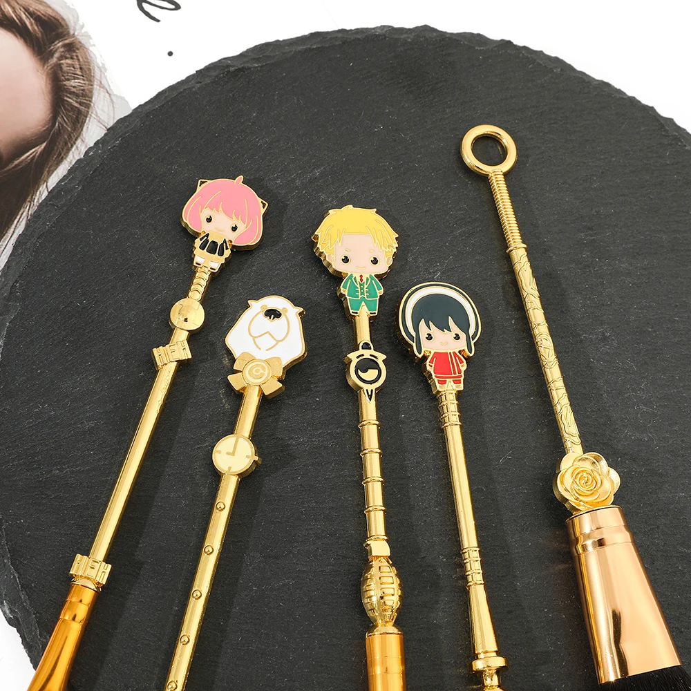 Japońskie anime SPY×FAMILY Pędzle do makijażu 5 sztuk Przenośne kosmetyki Narzędzie kosmetyczne Miękki róż Korektor Brwi Cień do powiek Pędzel do ust