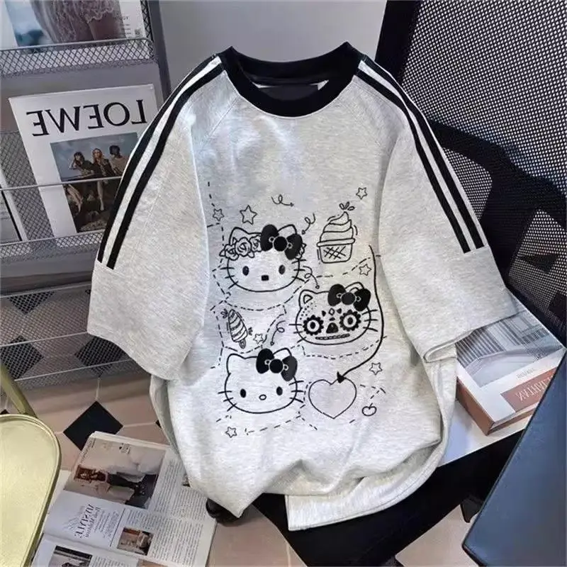 

Футболка Sanrio Hello Kitty из чистого хлопка с короткими рукавами и принтом в виде трех полосок, простой дизайн, стильный и свежий образ, топ с короткими рукавами.