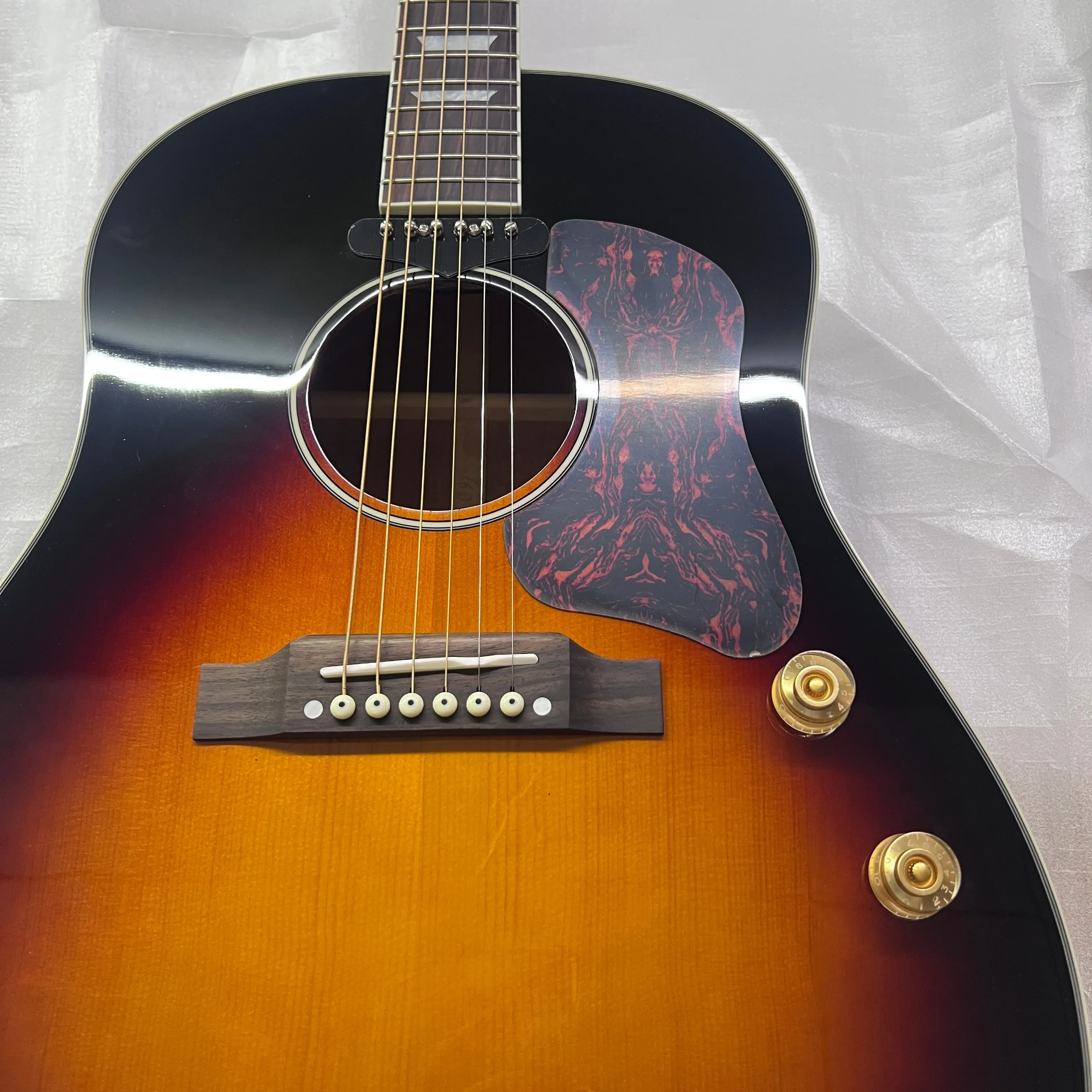 

Professional Version Sunburst Acoustic Guitar Featuring a Solid Spruce Top, Rosewood Back and side Laminate，high quality